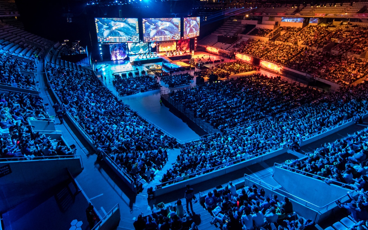 赢得春季赛的冠军 也来到了幸福的樱花结局 春天来得早，但有如温暖阳光般的粉丝应援 Gen.G的春天， 每一天都是阳光明媚的春日